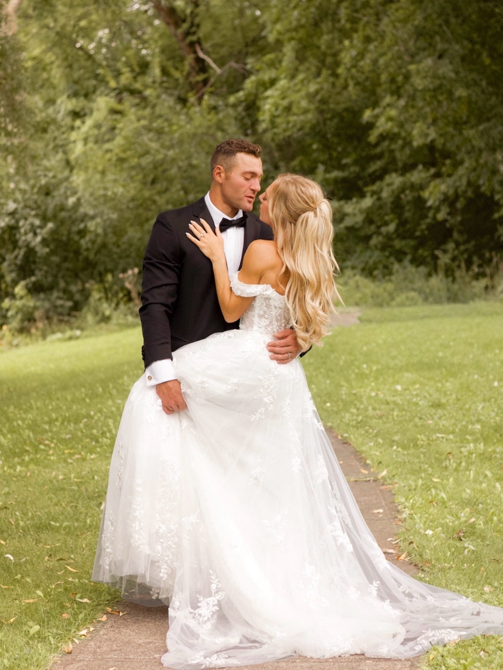 Azazie Florentina
Diamond White A-Line Sweetheart Sequins Tulle Dress